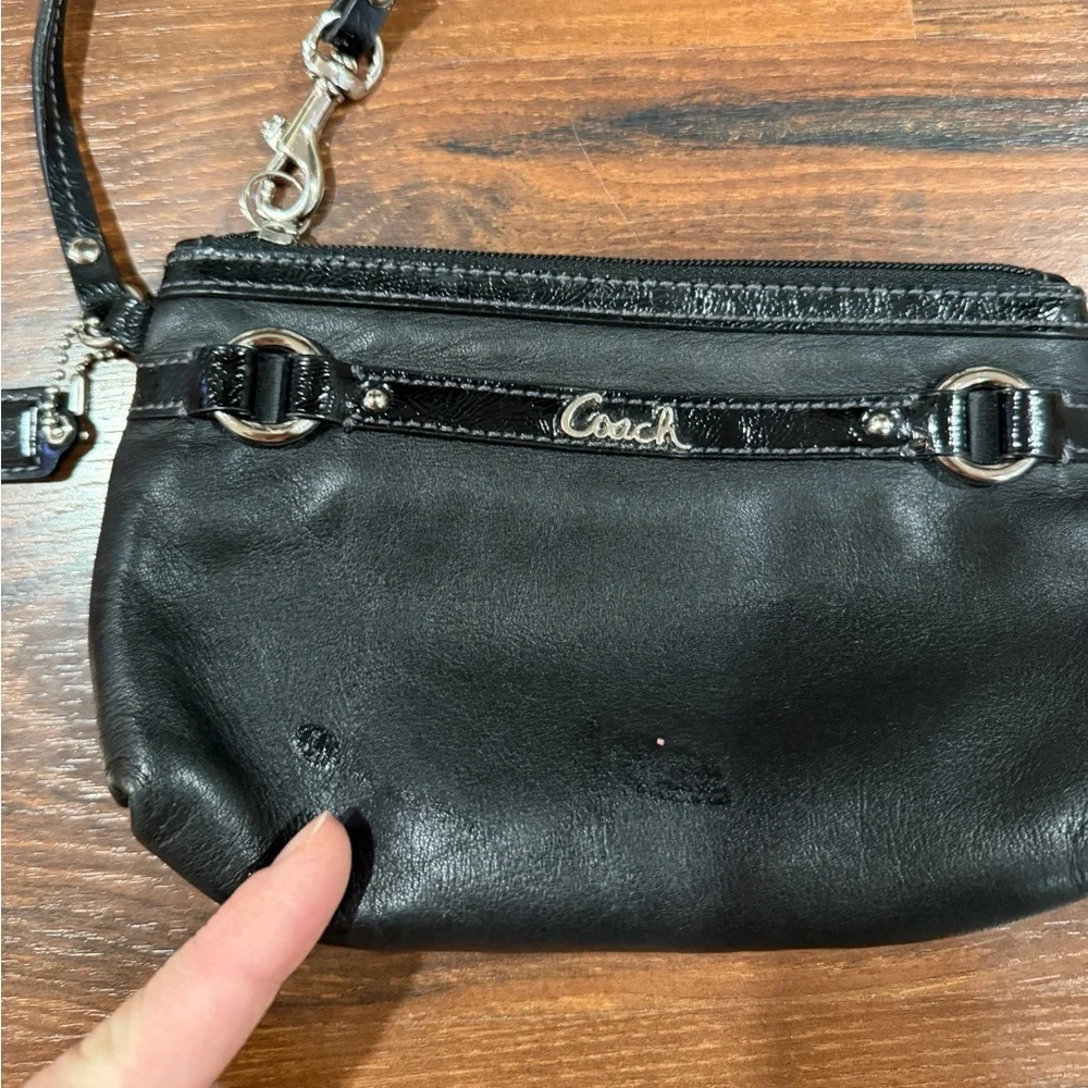 Coach Gallery Black Leather Medium Corner Zip Wristlet with Wrist Strap, Hangtag